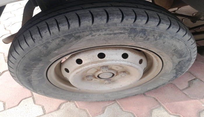 2011 Maruti Alto LXI, CNG, Manual, 1,27,772 km, tyre