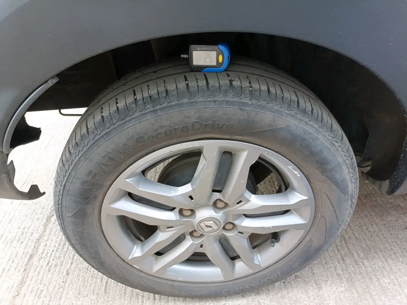 2019 Renault TRIBER RXZ, CNG, Manual, 42,423 km, tyre