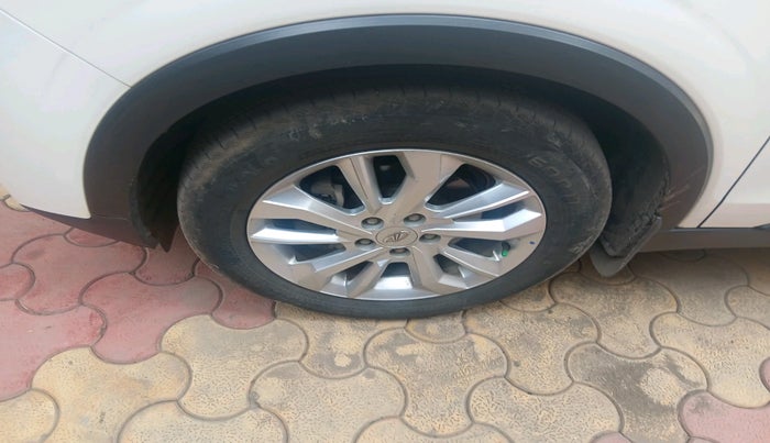 2020 Mahindra XUV300 W8 1.5 DIESEL, Diesel, Manual, 1,07,679 km, tyre