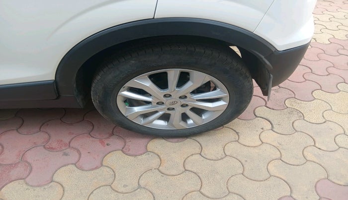 2020 Mahindra XUV300 W8 1.5 DIESEL, Diesel, Manual, 1,07,679 km, tyre