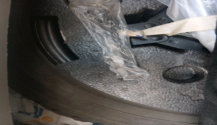 2020 Mahindra XUV300 W8 1.5 DIESEL, Diesel, Manual, 1,07,679 km, tyre