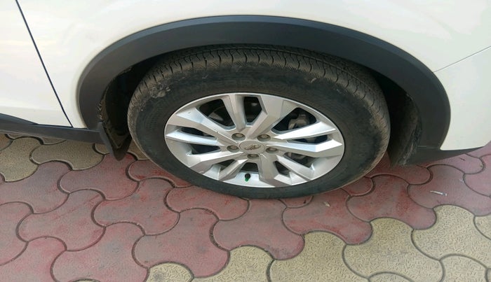 2020 Mahindra XUV300 W8 1.5 DIESEL, Diesel, Manual, 1,07,679 km, tyre