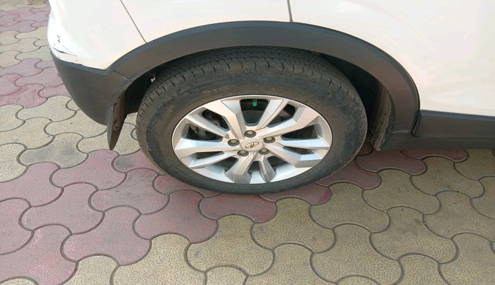 2020 Mahindra XUV300 W8 1.5 DIESEL, Diesel, Manual, 1,07,679 km, tyre