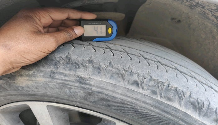 2021 Mahindra XUV500 W11, Diesel, Manual, 47,420 km, tyre