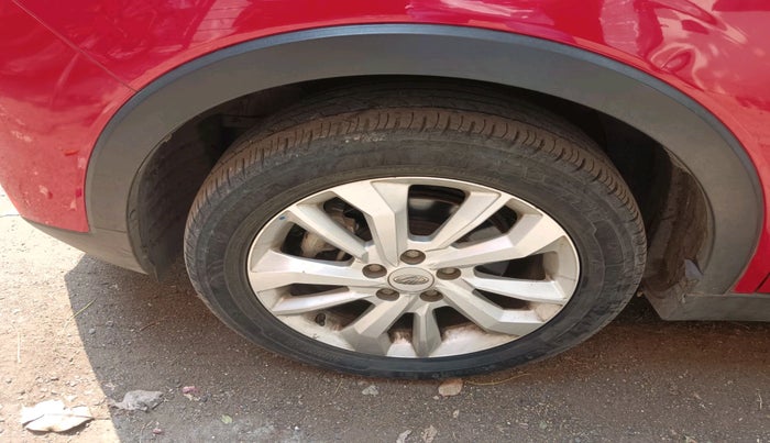 2020 Mahindra XUV300 W8 1.2 PETROL, Petrol, Manual, 30,408 km, tyre