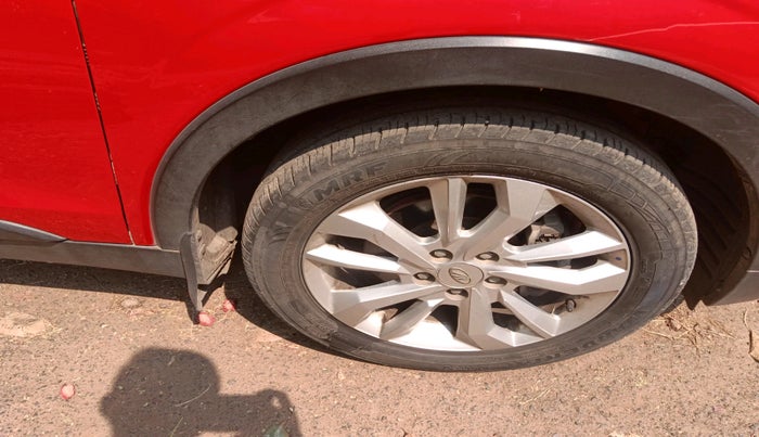 2020 Mahindra XUV300 W8 1.2 PETROL, Petrol, Manual, 30,408 km, tyre