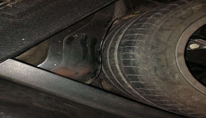 2010 Mercedes Benz E Class E200 CGI ELEGANCE, Petrol, Automatic, 58,781 km, tyre