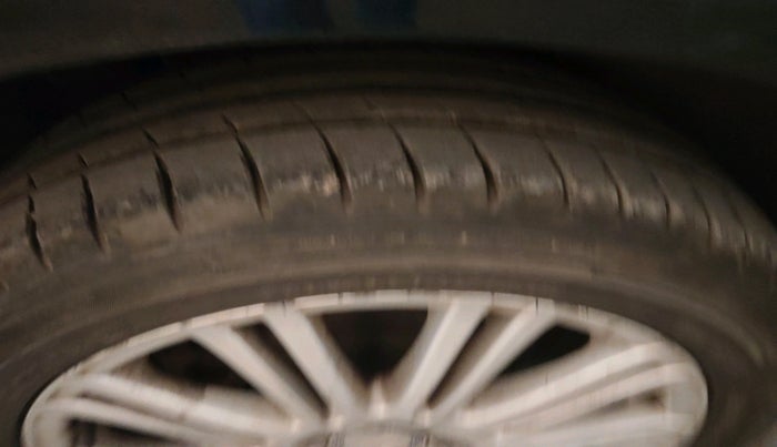 2010 Mercedes Benz E Class E200 CGI ELEGANCE, Petrol, Automatic, 58,781 km, tyre