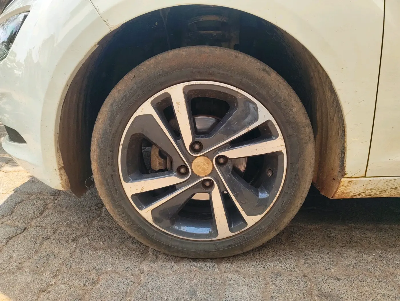 2023 Tata ALTROZ XZ DIESEL, Diesel, Manual, 80,500 km, tyre