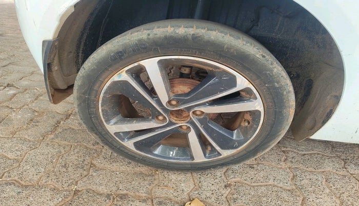 2023 Tata ALTROZ XZ DIESEL, Diesel, Manual, 79,474 km, tyre