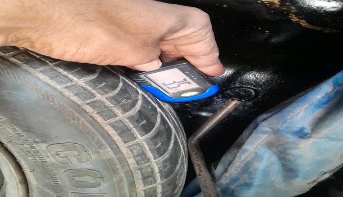 2015 Hyundai Grand i10 SPORTZ 1.1 CRDI, Diesel, Manual, 1,27,144 km, tyre