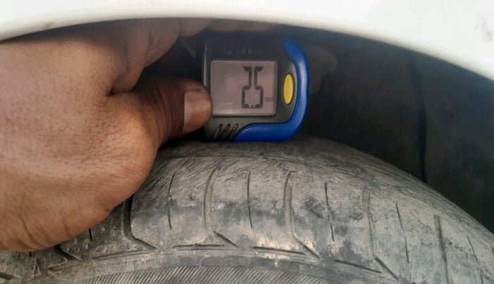 2015 Hyundai Grand i10 SPORTZ 1.1 CRDI, Diesel, Manual, 1,27,144 km, tyre