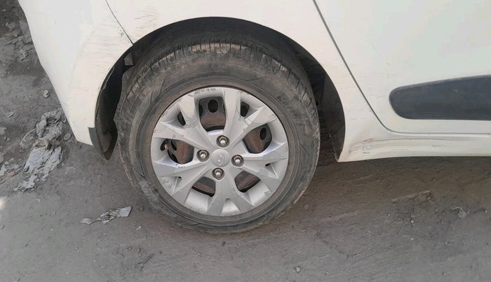 2015 Hyundai Grand i10 SPORTZ 1.1 CRDI, Diesel, Manual, 1,27,144 km, tyre