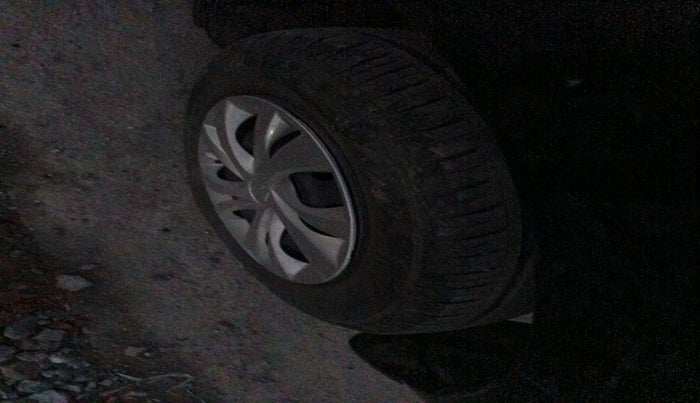 2022 Maruti Swift VXI, Petrol, Manual, 16,316 km, tyre