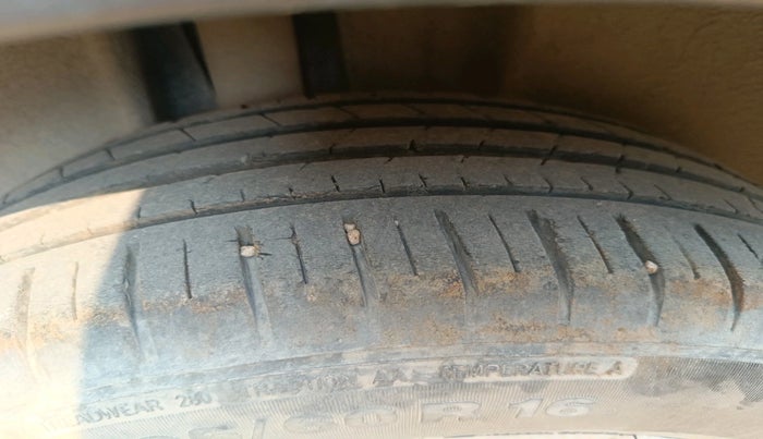 2021 Volkswagen TAIGUN HIGHLINE 1.0 TSI MT, Petrol, Manual, 25,452 km, tyre