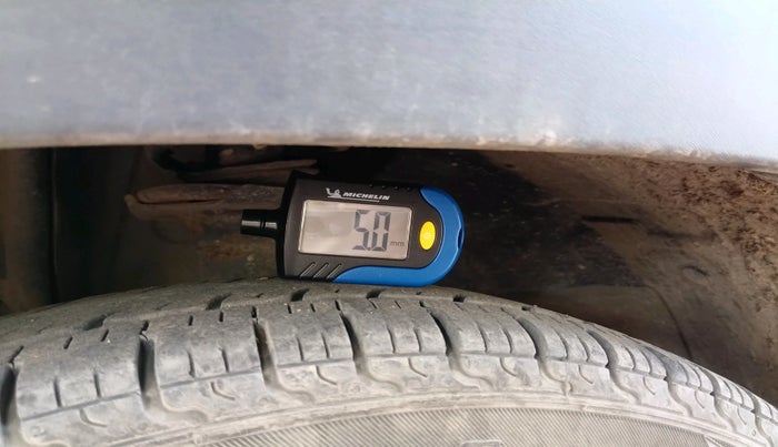 2019 Renault Kwid RXL, CNG, Manual, 92,553 km, tyre