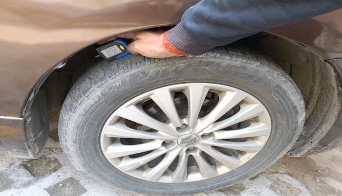 2016 Maruti Ciaz ZDI SHVS, Diesel, Manual, 1,50,606 km, tyre