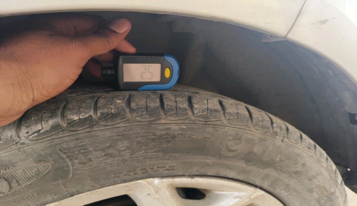 2015 Ford Ecosport AMBIENTE 1.5L DIESEL, Diesel, Manual, 1,17,097 km, tyre