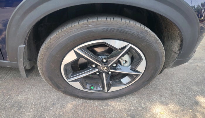 2025 Tata NEXON FEARLESS + SUNROOF DUAL TONE 1.5 DIESEL, Diesel, Manual, 1,124 km, tyre