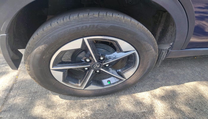 2025 Tata NEXON FEARLESS + SUNROOF DUAL TONE 1.5 DIESEL, Diesel, Manual, 1,124 km, tyre