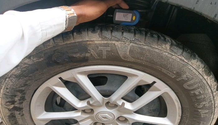 2023 Renault TRIBER RXT AMT, Petrol, Automatic, 30,229 km, tyre