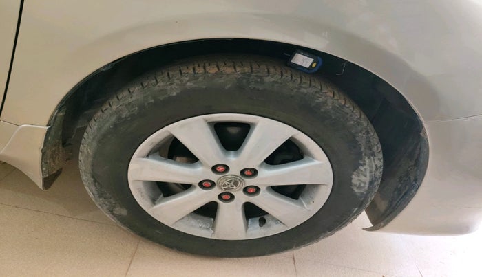 2011 Toyota Corolla Altis G PETROL, Petrol, Manual, 1,01,027 km, tyre