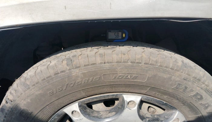 2017 Mahindra TUV300 T6, Diesel, Manual, 62,549 km, tyre