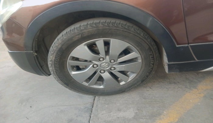 2016 Maruti S Cross ZETA 1.3, Diesel, Manual, 1,60,977 km, tyre