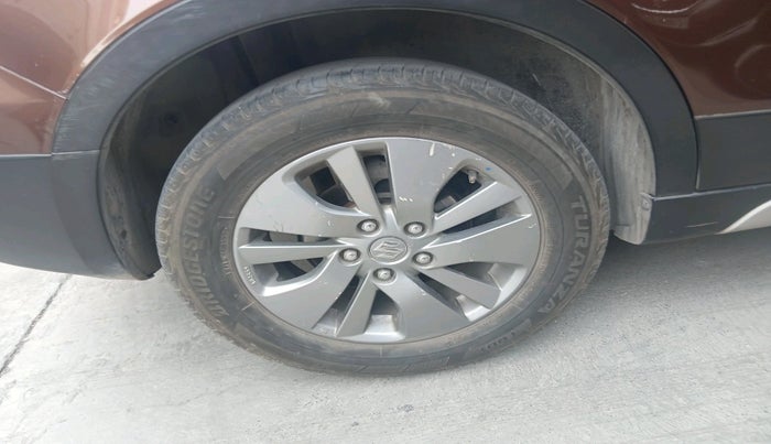 2016 Maruti S Cross ZETA 1.3, Diesel, Manual, 1,60,977 km, tyre