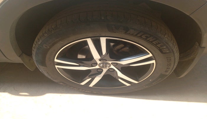 2021 Volvo XC 40 T4 R Design, Petrol, Automatic, 40,000 km, tyre