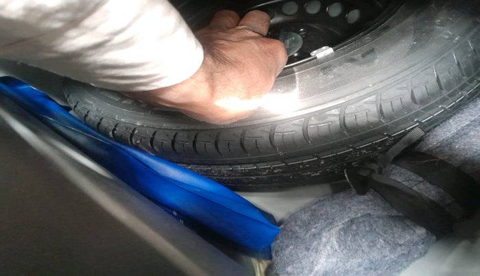 2025 Honda Amaze VX 1.2 Petrol MT, CNG, Manual, 5,082 km, tyre