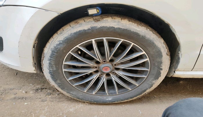 2010 Volkswagen Polo COMFORTLINE 1.2L PETROL, Petrol, Manual, 1,46,035 km, tyre