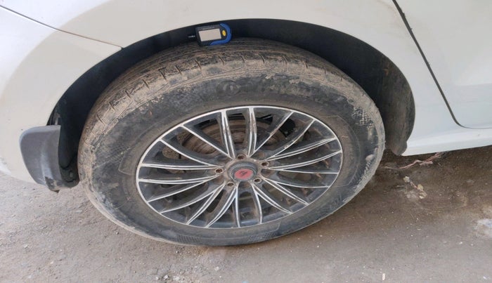 2010 Volkswagen Polo COMFORTLINE 1.2L PETROL, Petrol, Manual, 1,46,035 km, tyre