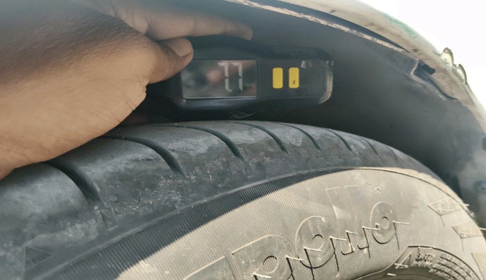 2011 Volkswagen Vento HIGHLINE DIESEL 1.6, Diesel, Manual, 1,41,737 km, tyre