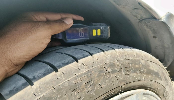 2011 Volkswagen Vento HIGHLINE DIESEL 1.6, Diesel, Manual, 1,41,737 km, tyre