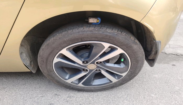 2020 Tata ALTROZ XZ DIESEL, Diesel, Manual, 90,776 km, tyre