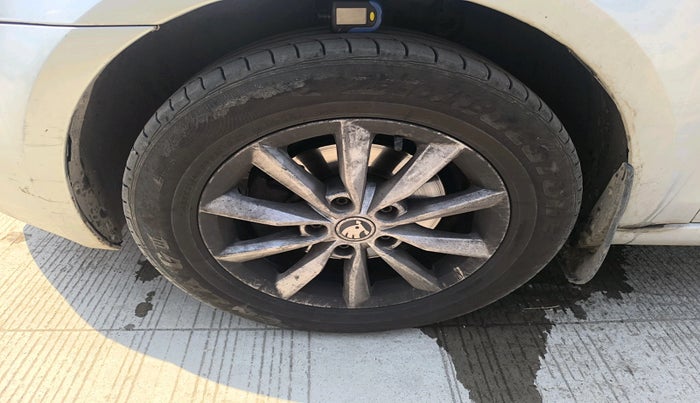 2016 Skoda Octavia 2.0 TDI CR STYLE PLUS AT, Diesel, Automatic, 1,95,064 km, tyre