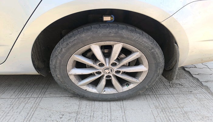 2016 Skoda Octavia 2.0 TDI CR STYLE PLUS AT, Diesel, Automatic, 1,95,064 km, tyre