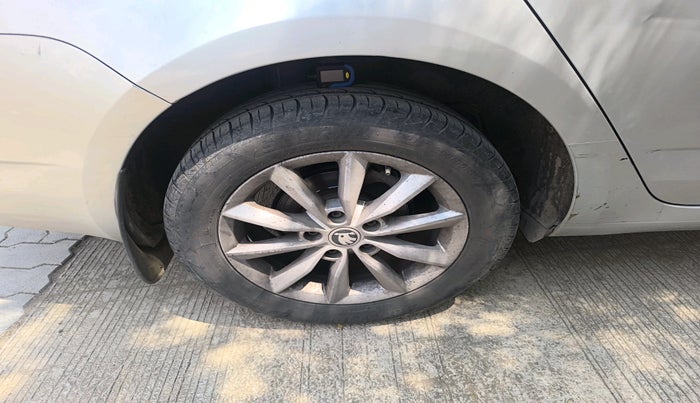 2016 Skoda Octavia 2.0 TDI CR STYLE PLUS AT, Diesel, Automatic, 1,95,064 km, tyre