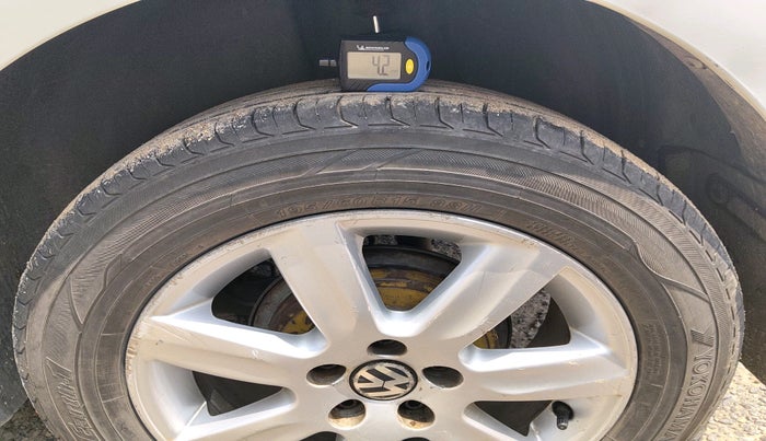 2010 Volkswagen Polo HIGHLINE DIESEL, Diesel, Manual, 1,67,181 km, tyre