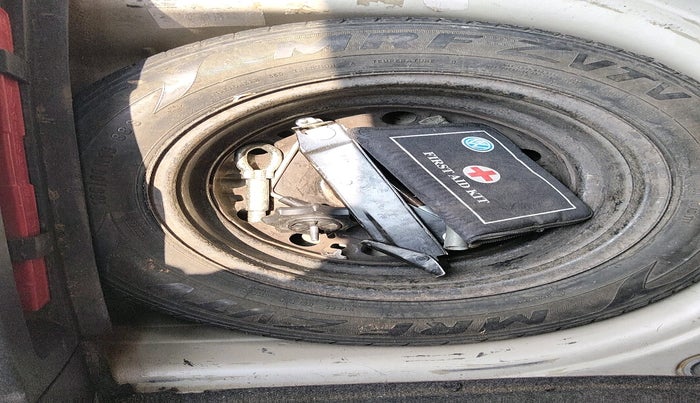 2010 Volkswagen Polo HIGHLINE DIESEL, Diesel, Manual, 1,67,181 km, tyre