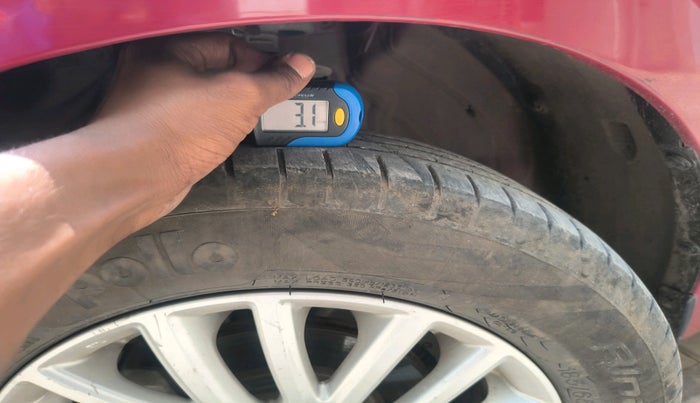 2022 Maruti Dzire ZXI CNG, CNG, Manual, 87,690 km, tyre