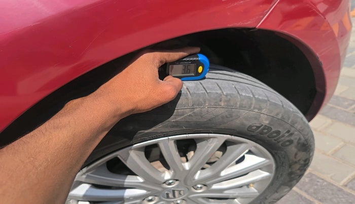 2022 Maruti Dzire ZXI CNG, CNG, Manual, 87,690 km, tyre