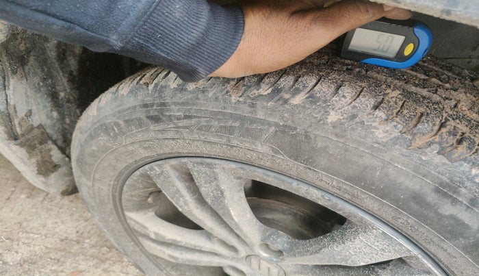 2018 Maruti Vitara Brezza ZDI, Diesel, Manual, 1,36,883 km, tyre