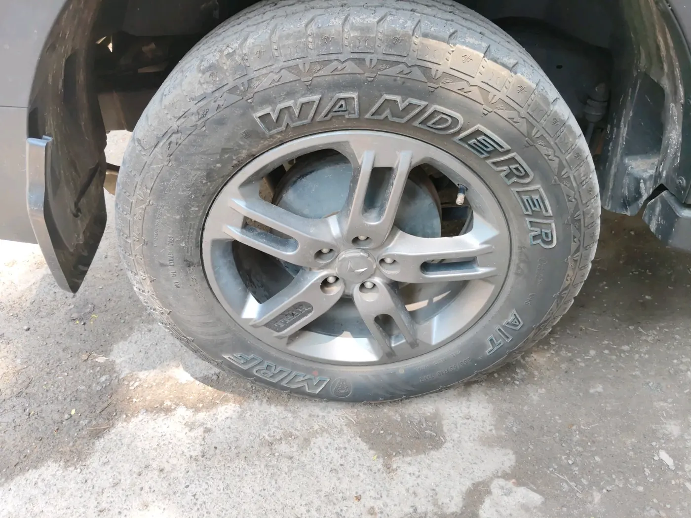 2024 Mahindra Thar LX D HT 2WD MT, Diesel, Manual, 65,085 km, tyre