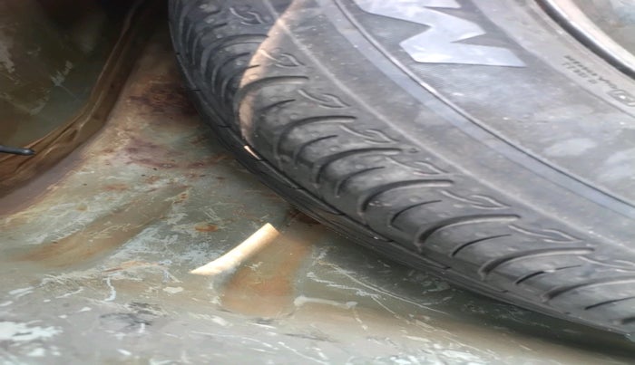 2011 Ford Figo ZXI 1.4 DIESEL, Diesel, Manual, 1,37,701 km, tyre