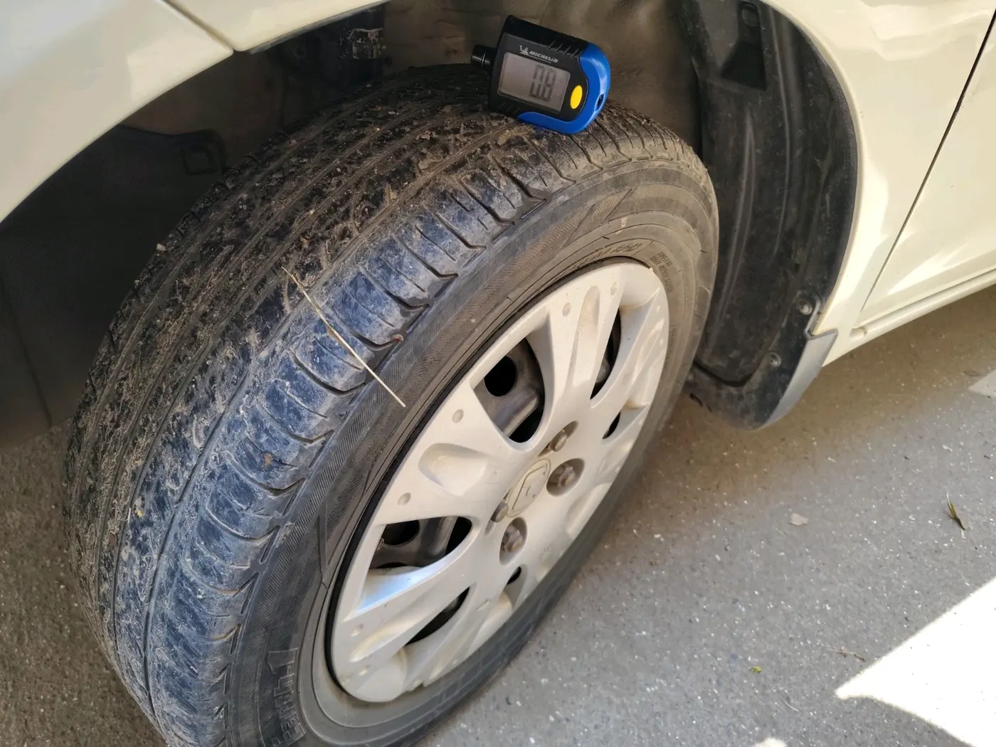 2014 Honda Brio S MT, CNG, Manual, 58,692 km, tyre