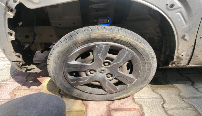 2016 Renault Kwid RXT 1.0, Petrol, Manual, 88,689 km, tyre