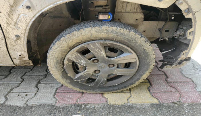 2016 Renault Kwid RXT 1.0, Petrol, Manual, 88,689 km, tyre