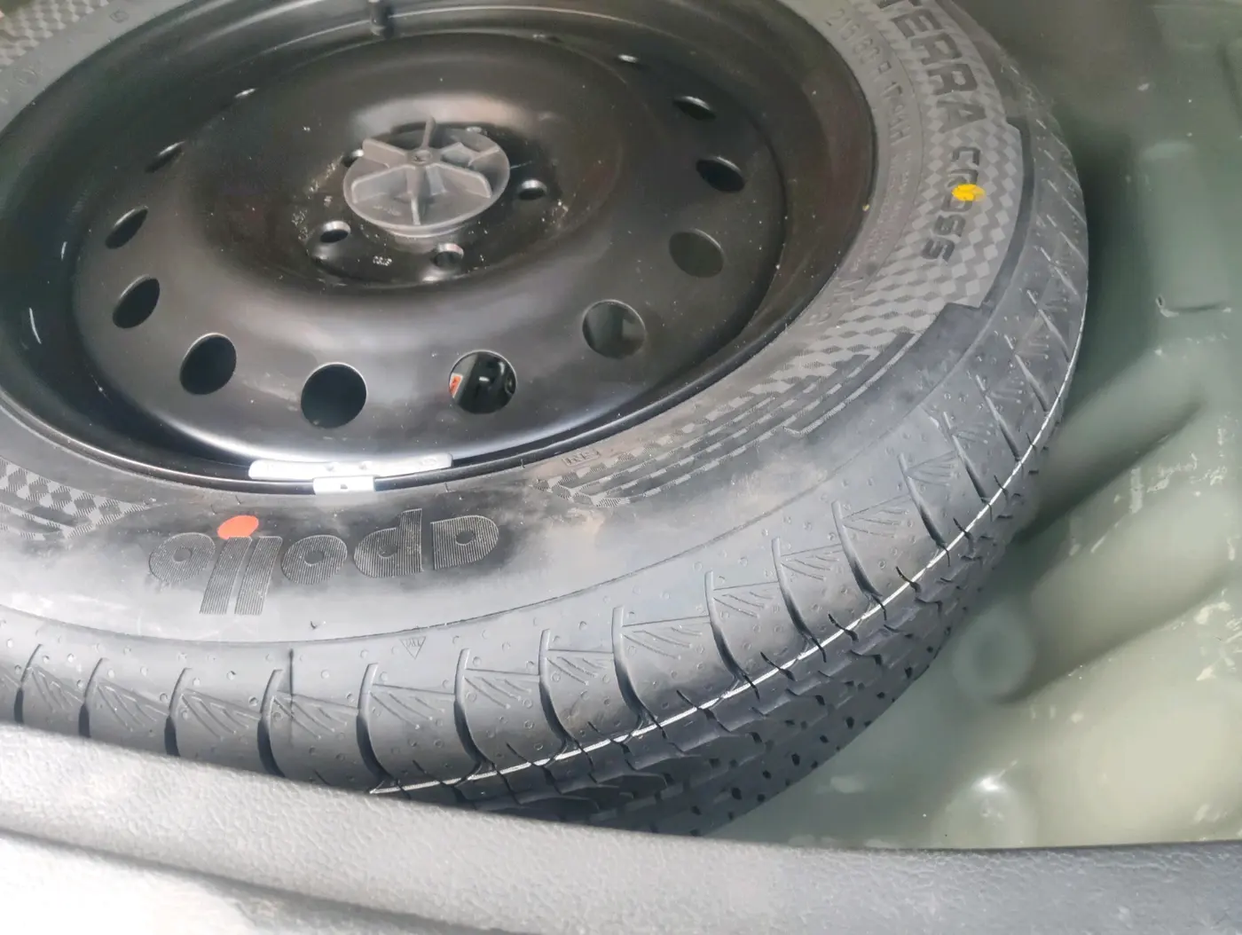 2024 Maruti Grand Vitara DELTA SMART HYBRID, Petrol, Manual, 31,858 km, tyre
